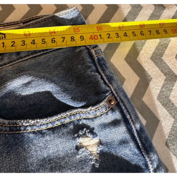 We The People Women’s Distressed High-Rise Denim Shorts Size 29 Frayed - Picture 8 of 8